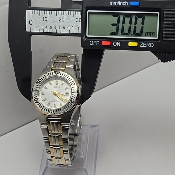 Womens Pulsar VX82-X310 Diver Style Date Watch Gold Silver Two Toned New Battery - Picture 5 of 11